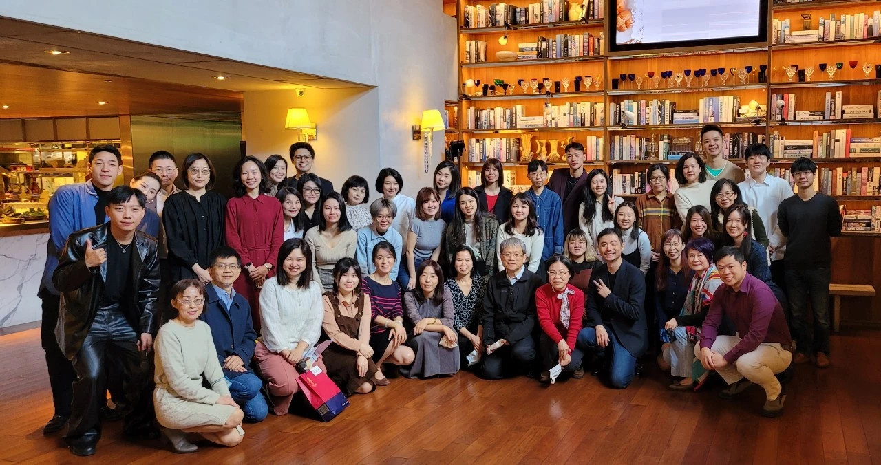 We bring together experts from psychiatry, clinical psychology, counseling psychology, experienced nursing, and physical therapy. Each professional serves as a bridge between the company and its employees, helping organizations maintain team emotional stability and strengthen psychological resilience in high-pressure, fast-changing environments.