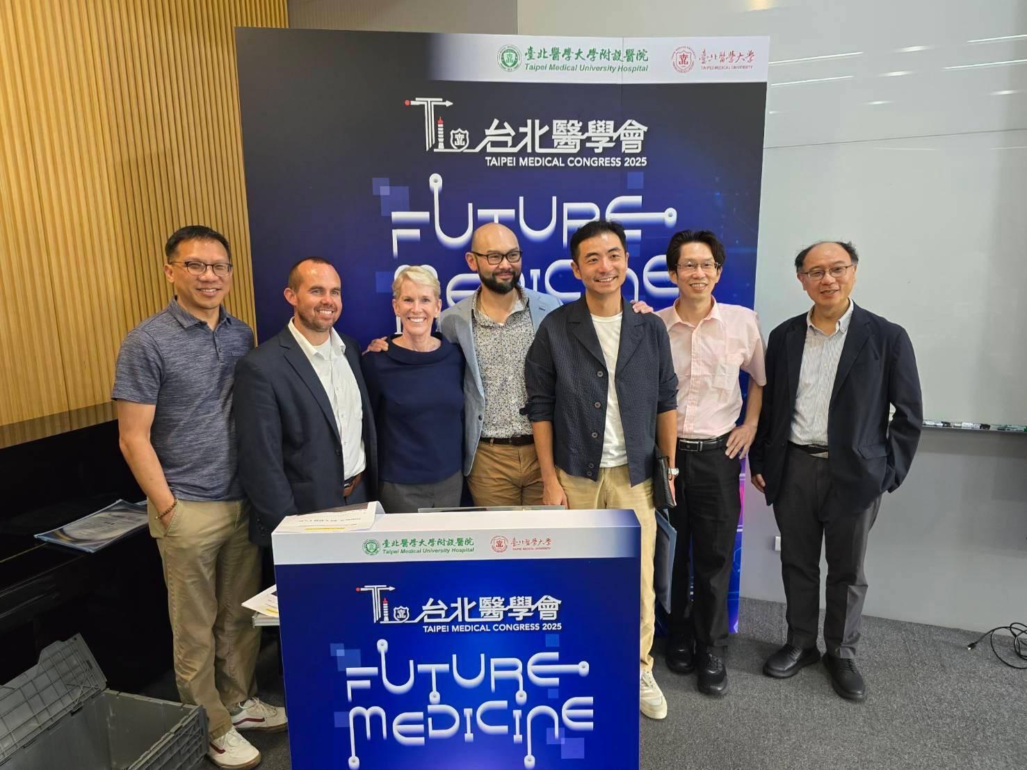 2025年9月 振芝洪敬倫醫師與國際學者共同出席台北醫學會，進行腦刺激的學術交流